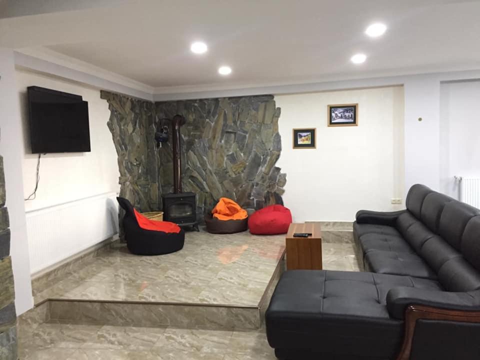 Guesthouse Gera เมสเตีย ภายนอก รูปภาพ